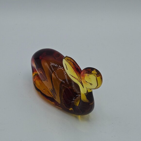 Hand Blown VTG Pilgrim Amber Art Glass Whale Figurine Paperweight Sea Shelf Sitt - Picture 5 of 6